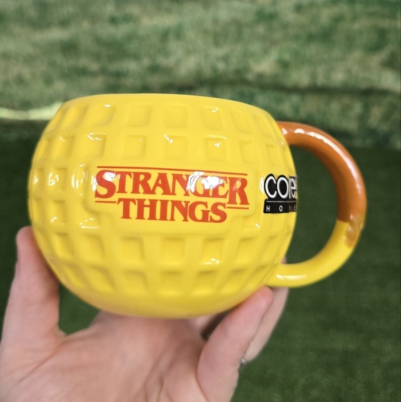 Stranger Things Core Home Round Embossed Waffle 18fl.oz Mug NEW! - Picture 4 of 11